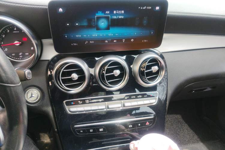 Used Mercedes-Benz GLC 2020 GLC 260 L 4MATIC Dynamic Model Audio And AC Panel