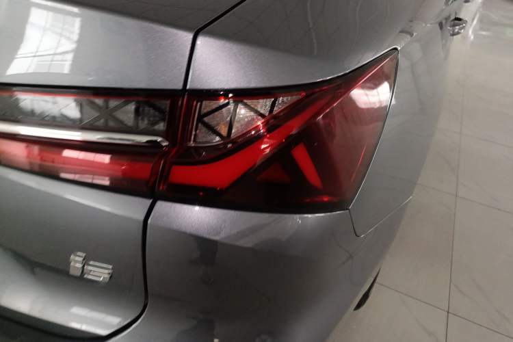 Used Roewe i5 2026 Model 1.5L CVT Luxury Version
