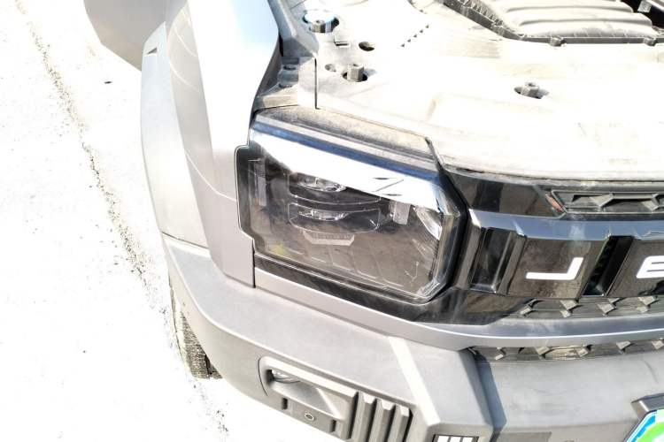 Used JETOUR Traveler 2023 2.0T All-Wheel Drive CrossPRO+ Right Front Headlight