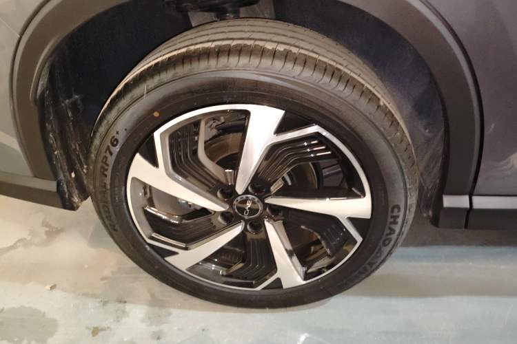 Used BYD Sealion 05 DM-i 2025 DM-i Smart Drive 115KM Flagship Model Right Rear Wheel Hub