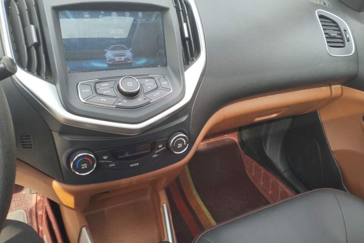 Used Geely Auto Diamond 2016 1.5L Manual Elite Edition Audio And AC Panel