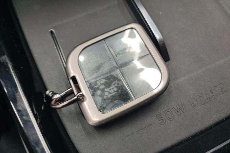 Used Lynk & Co 08 EM-P 2025 220 km All-Wheel-Drive Performance Halo
