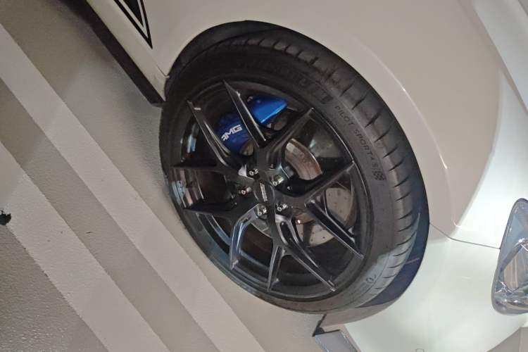 Used Mercedes-Benz AMG GT 2015 AMG GT S Right Front Wheel Hub