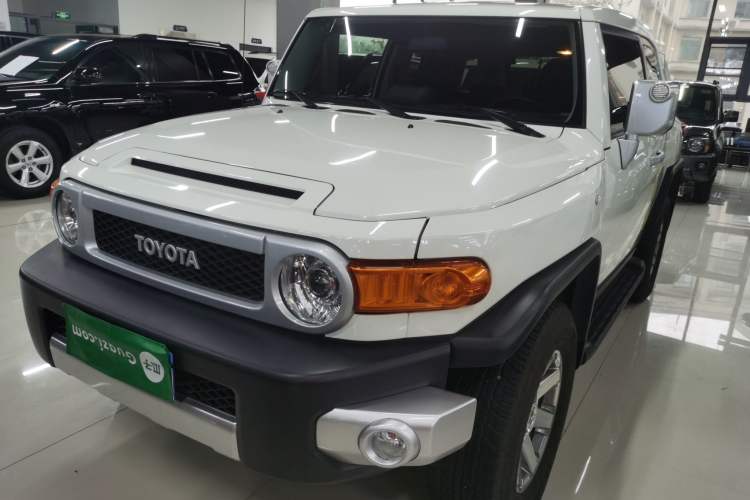 Used Toyota FJ Cruiser 2022 4.0L GX-R Dual Fuel JBL Middle East