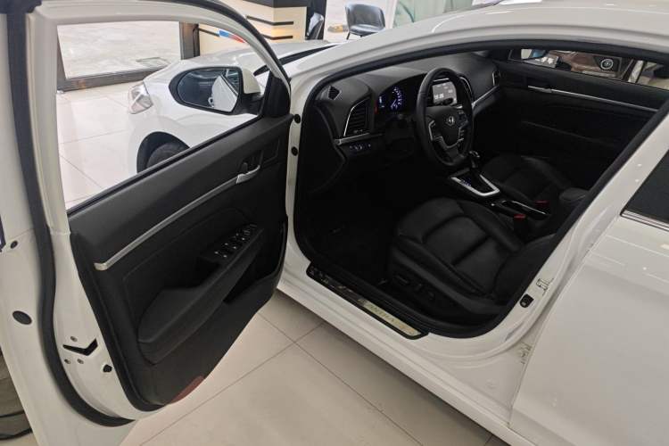 Used Hyundai Elantra (6th Generation / Lingdong) 2016 1.6L Automatic ZhiXuan · Luxury Version