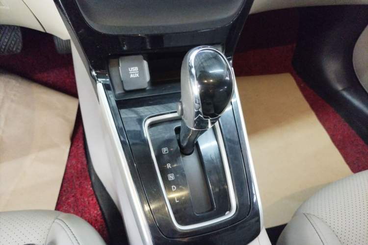 Used Nissan Sylphy 2016 1.6 XL CVT Luxury Edition Gear Lever