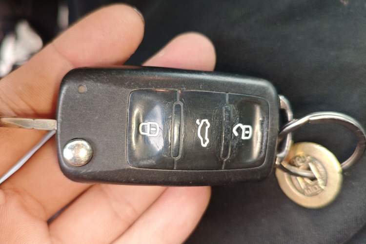 Used Volkswagen Tiguan 2016 280TSI Automatic Two-Wheel Drive Silk Road Comfort Edition Vehicle Key