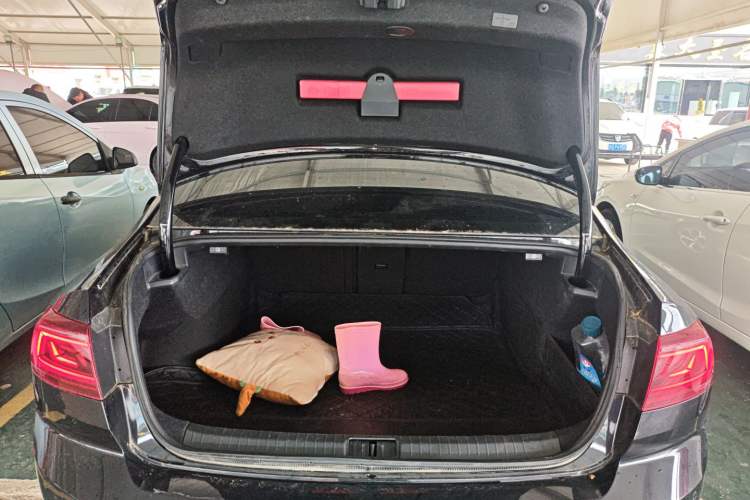 Used Volkswagen Magotan 2023 2 Million Units Commemorative Edition 330TSI DSG Luxury Version