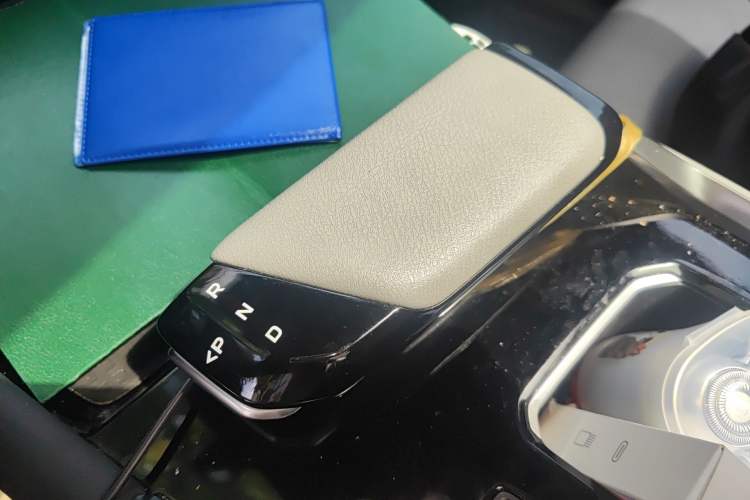 Used CHANGAN UNI-T 2022 1.5T Flagship Edition Gear Lever