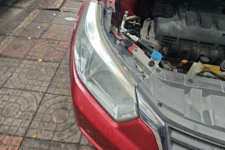 Used Venucia R50 2012 1.6L Manual Comfort Edition Right Front Headlight