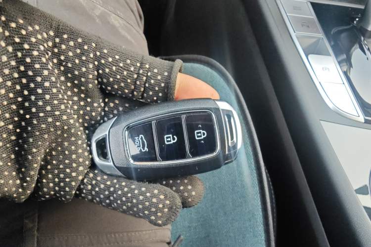 Used Hyundai Elantra 2023 1.5L CVT LUX Prestige Edition Vehicle Key