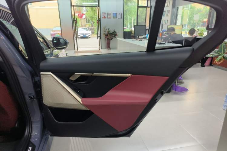 Used BMW i5 2024 eDrive 35L M Sport Package
