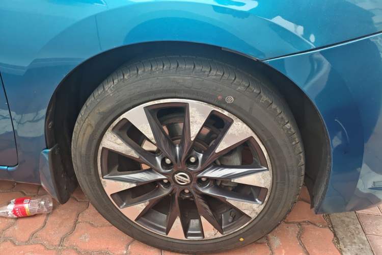 Used Nissan Lannia 2016 1.6L CVT Smart Edition Right Front Wheel Hub