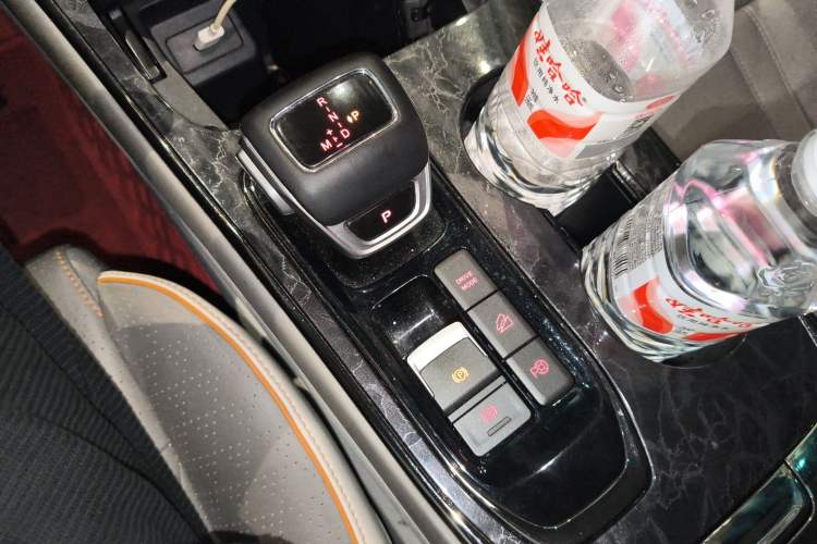 Used FORTHING Yacht 2022 1.5T DCT Lan Yue Edition Gear Lever