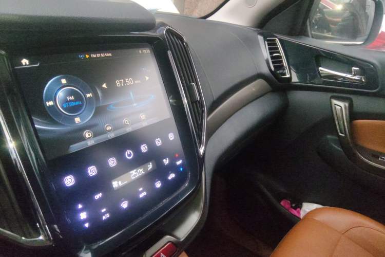 Used CHANGAN OSHAN CX70 2017 CX70T 1.5T Automatic Zunqing Edition Audio And AC Panel