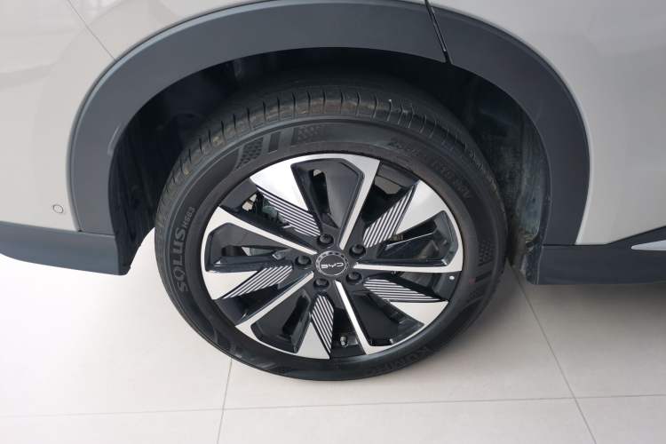 Used BYD Song PLUS New Energy 2025 DM-i Smart Drive 112KM Prestige Model Right Rear Wheel Hub