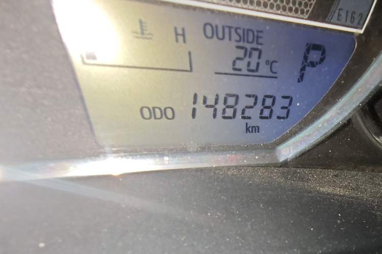 Used Toyota Corolla 2014 1.6L CVT GL Odometer Close Up