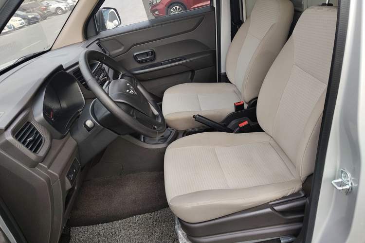 Used Wuling Hongguang V 2021 1.5L Jingqu Edition Enclosed-Window Vehicle LAR