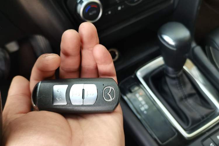 Used Mazda 3 Axela 2019 Cloud-Controlled Sedan 1.5L Automatic Luxury Model China VI Standard Vehicle Key