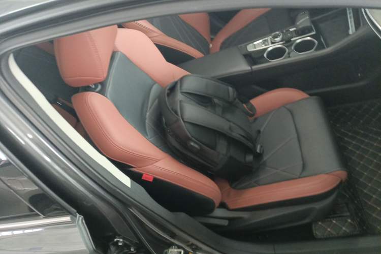 Used CHANGAN Eado 2023 Changan Edition PLUS Blue Whale NE 1.4T GDI DCT Prestige Version
