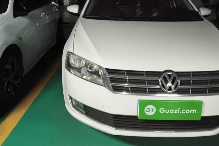 Used Volkswagen Lavida 2013 Revised Version 1.4 TSI Manual Comfort Edition Right Front Headlight