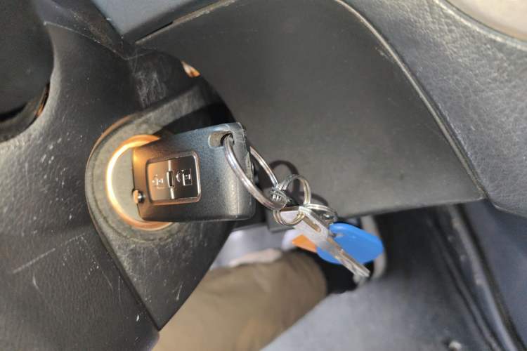 Used Mitsubishi Pajero 2015 3.0L Automatic Luxury Version China IV Standard Vehicle Key