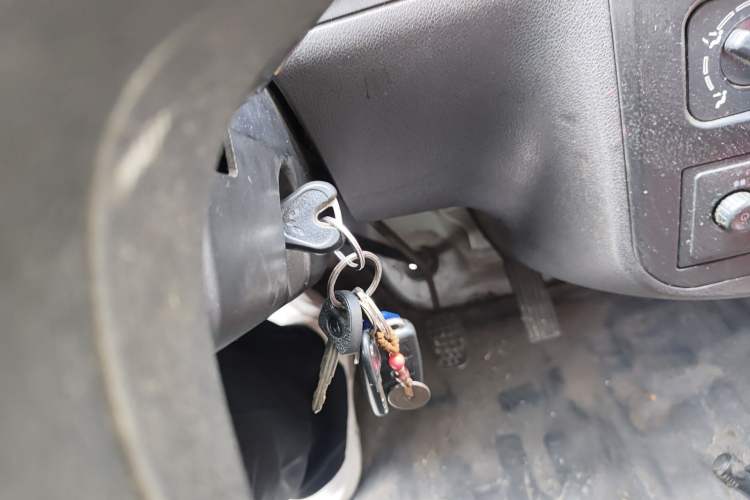 Used Wuling Zhiguang 2015 1.2L S Practical Model LSI Vehicle Key