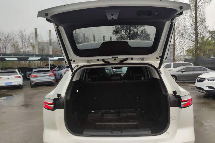 Used Roewe D5X DMH 2024 135 Tech Edition