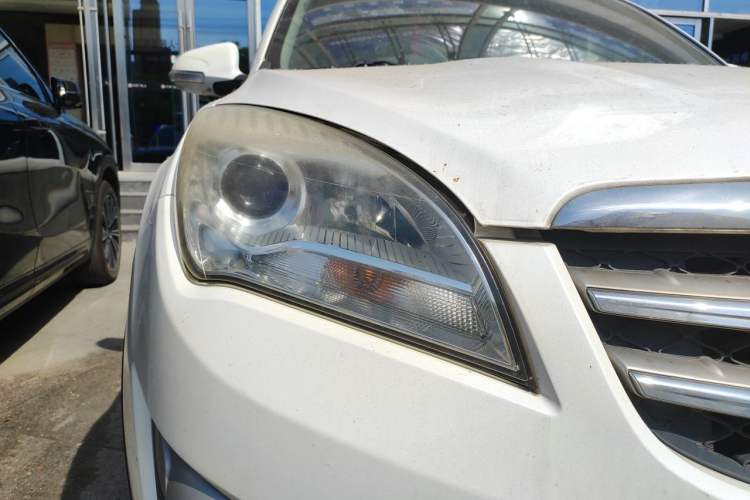 Used CHANGAN CS35 2014 1.6L Manual Luxury Model China IV Standard
