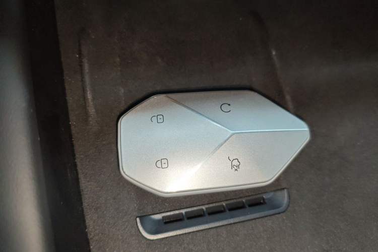 Used Formula Leopard Titanium 3 2025 501 km Four-Wheel Drive Drone Edition