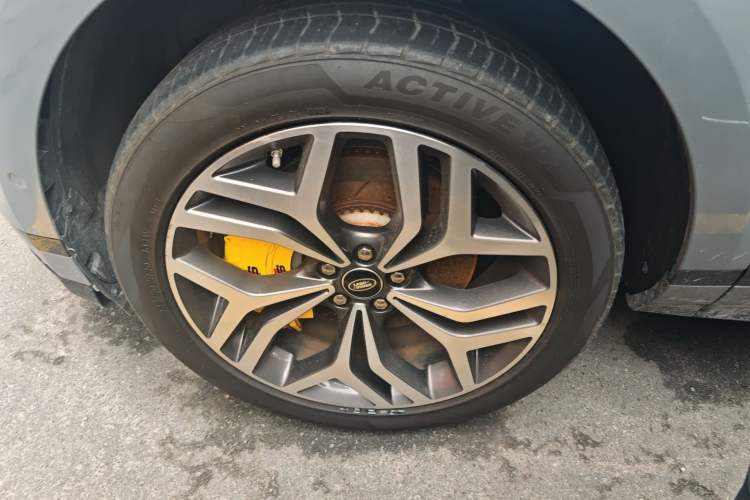 Used Land Rover Range Evoque 2020 249 PS R-DYNAMIC S Sport Edition Left Front Wheel Hub