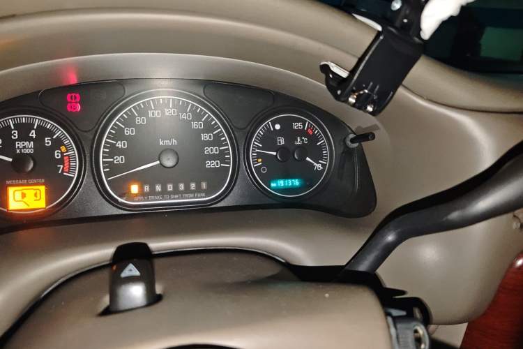 Used Buick GL8 2005 2.5L CT1 Comfort Model Odometer Close Up