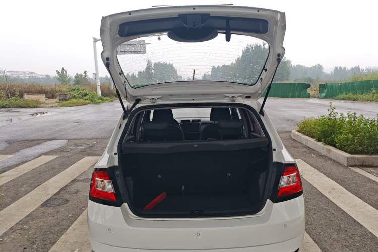 Used Skoda Fabia 2016 1.4L Automatic Car Enjoy Edition