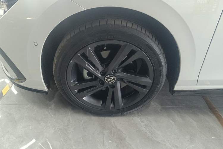 Used Volkswagen Golf 2023 Facelift 280TSI DSG R-Line Lite Left Front Wheel Hub