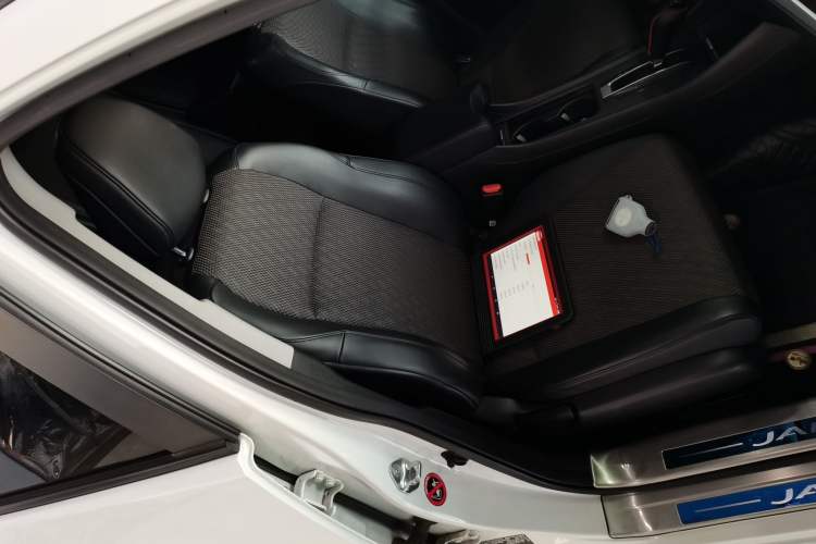 Used Honda Jade 2017 1.8L automatic Comfort version 5 seats
