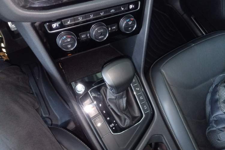 Used Volkswagen Tiguan L 2021 330TSI Automatic Two-Wheel Drive R-Line Enhanced Edition Gear Lever