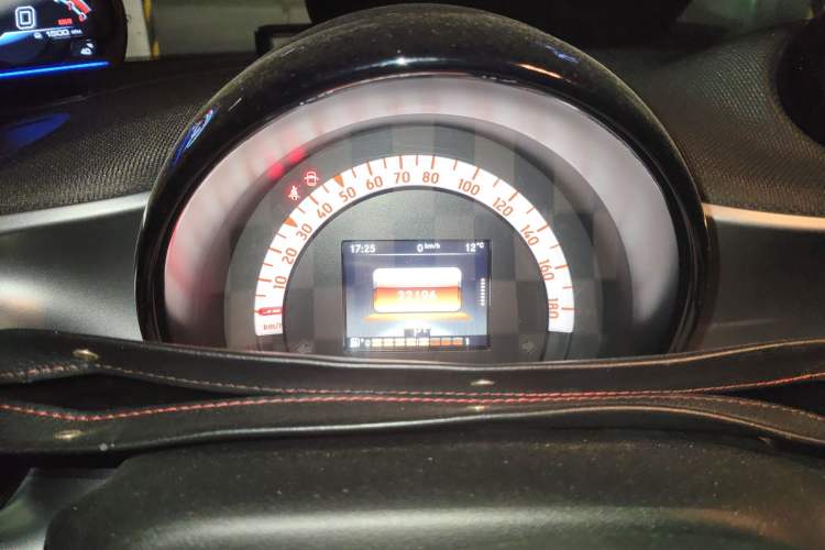Used smart fortwo 2019 0.9T 66kW Hardtop Wind Power Edition China VI Instrument Cluster