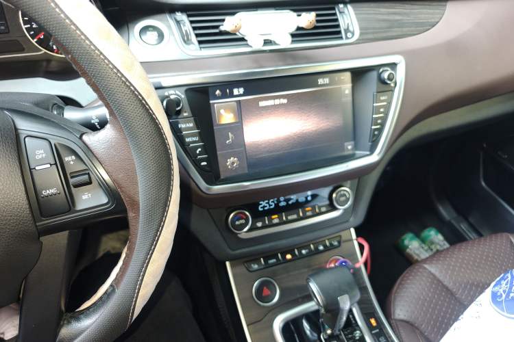 Used Land X7 2015 2.0T Panoramic Prestige Edition Audio And AC Panel