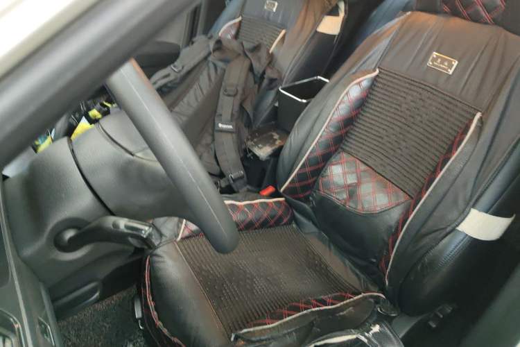 Used Volkswagen Gran Lavida 2013 1.6L Manual Fashion Model