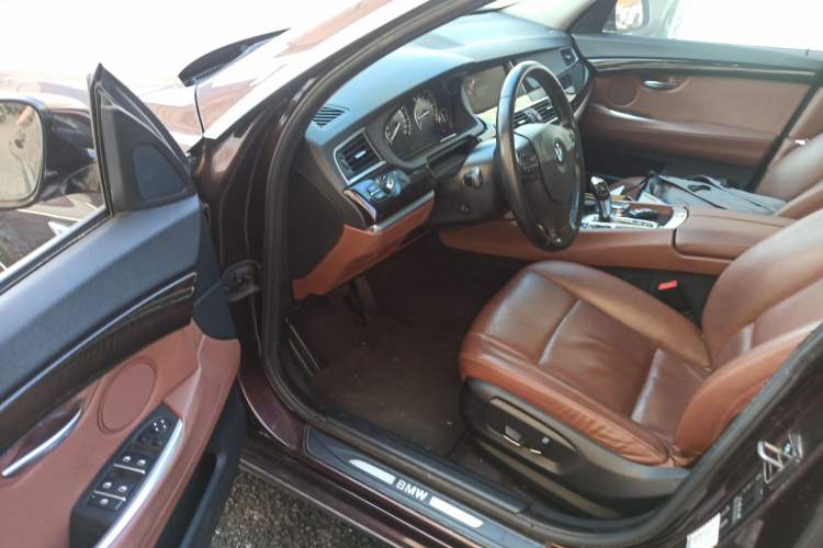 Used BMW 5 Series GT 2015 528i Leading Model