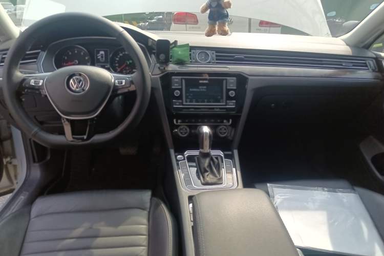 Used Volkswagen Magotan 2018 Facelift 330TSI DSG Luxury Model
