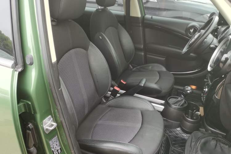 Used MINI Countryman 2016 1.6T COOPER ALL4 Fun Equipment Enthusiast Right Front Seat