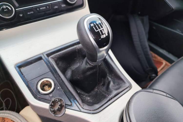 Used Geely Auto Emgrand GL 2017 1.8L Manual Elite Model Gear Lever