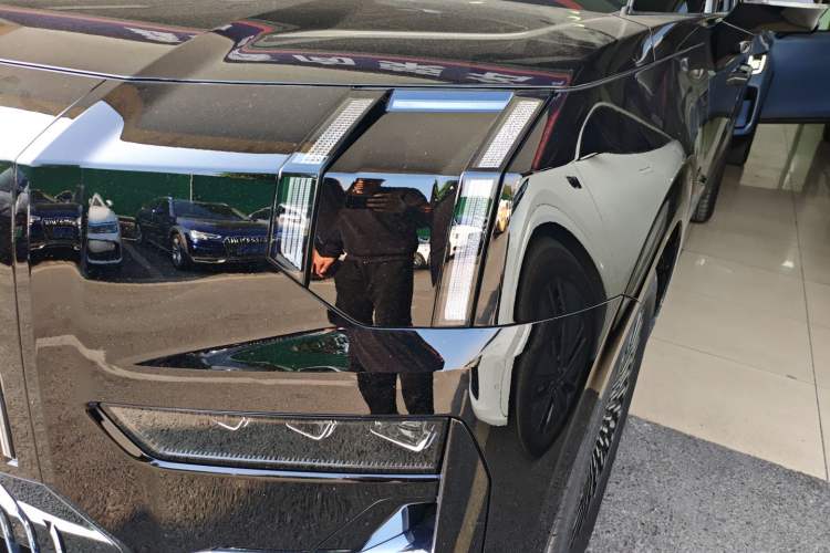 Used Zeekr 009 2024 7-Seater Walk-Through Version Four-Wheel Drive 108 kWh Left Front Headlight