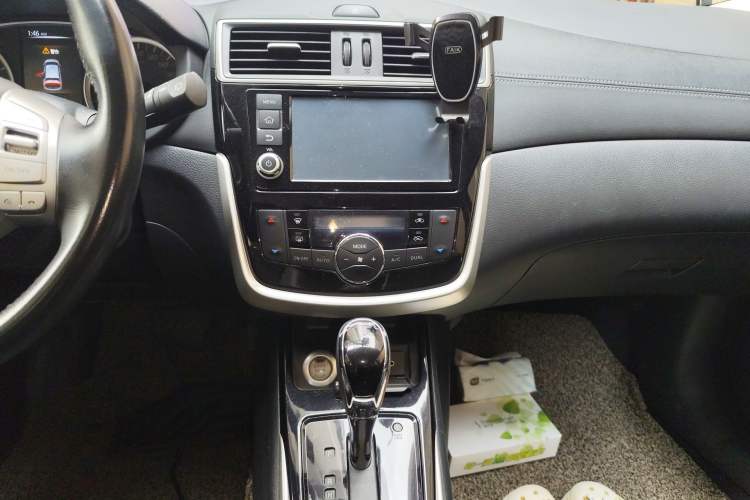 Used Nissan Tiida 2016 1.6L CVT ZhiZun Edition Audio And AC Panel