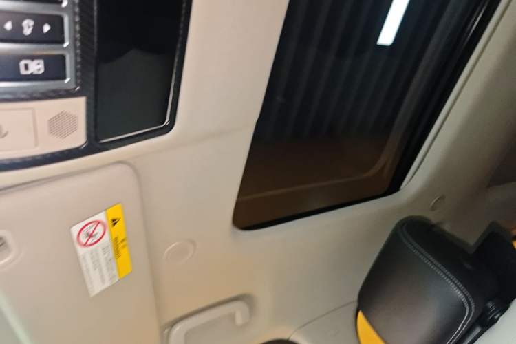 Used Land Rover Discovery 2021 360 PS R-Dynamic SE
