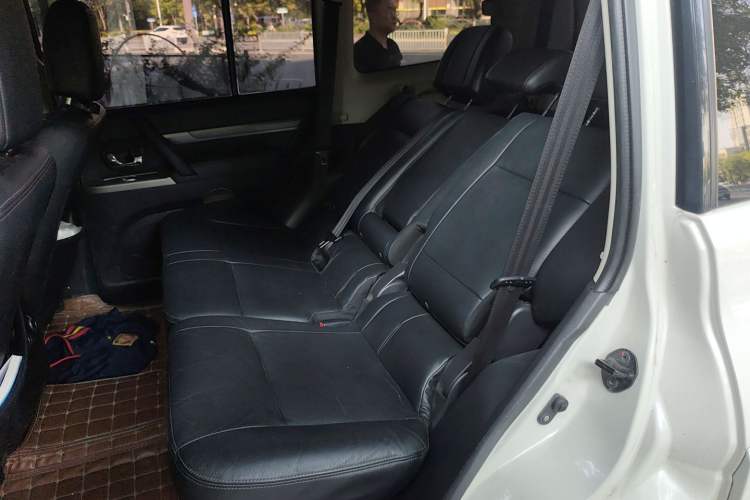 Used Mitsubishi Pajero 2016 3.0L Automatic Prestige Version China V Standard
