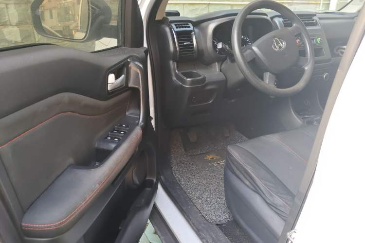 Used CHANGAN OSHAN X70A 2019 1.5L Manual Basic Version China VI Standard