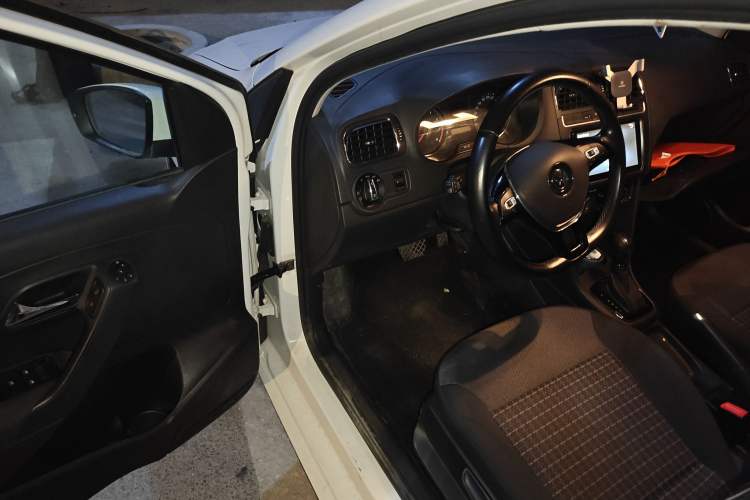 Used Volkswagen Polo 2016 1.6L Automatic Comfort Model
