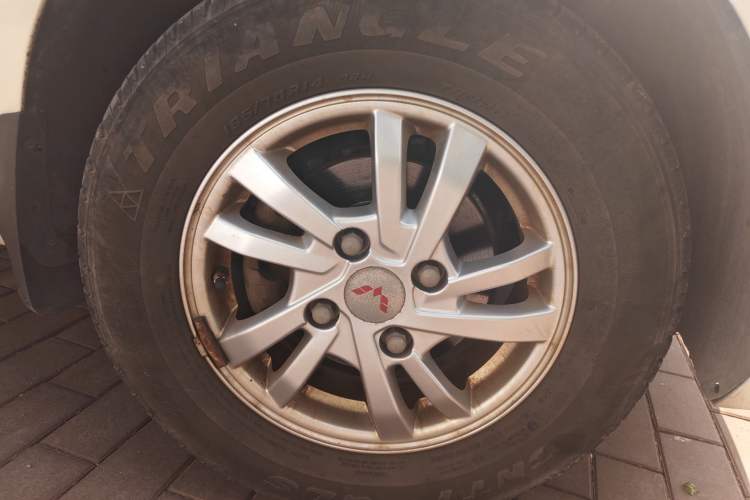 Used Wuling Hongguang 2019 1.5L S Comfort Edition China VI LAR Right Front Wheel Hub